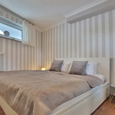 Haus Bergstrasse 35 16 *